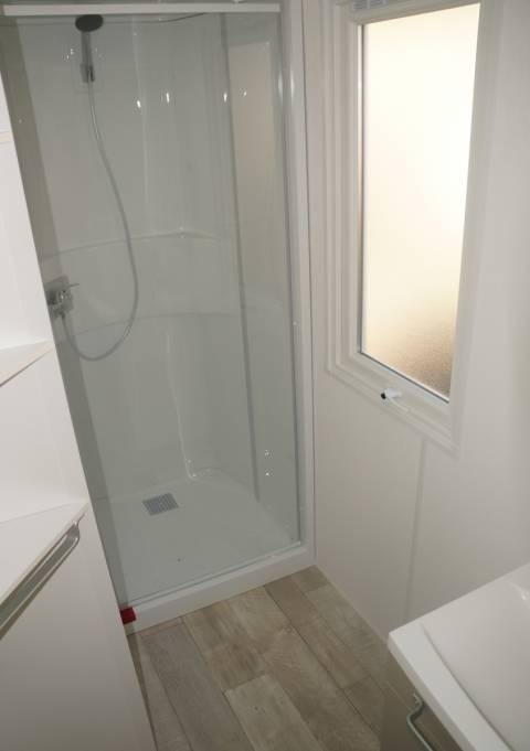 salle de bain du mobil home IRM super mercure r&eacute;gular 2015