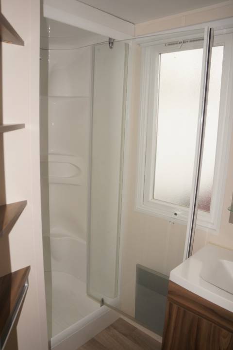 Vue d'ensemble de la salle de bain du Mobil-Home d'occasion IRM Saphir Panoramique 2011