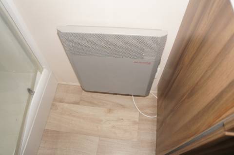 Le radiateur de la salle de bain du Mobil-Home d'occasion IRM Saphir Panoramique 2011
