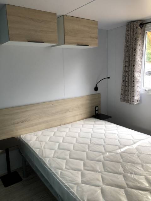 Chambre parentale du mobil home neuf Louisiane SAMOA 2019