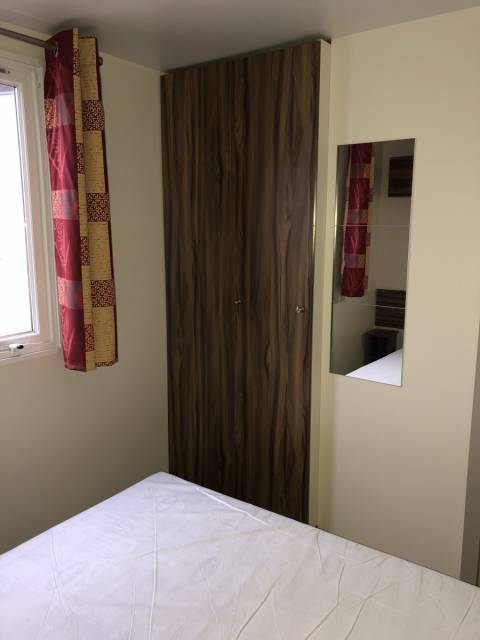 Penderie chambre parentale du mobil home d'occasion 3 chambres IRM MARINA 2012