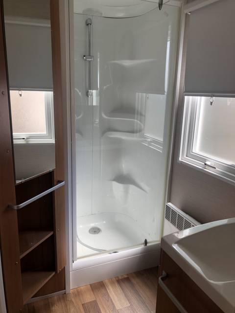 Salle de bain du mobil home d'occasion IRM Rubis 2008 - 2 chambres