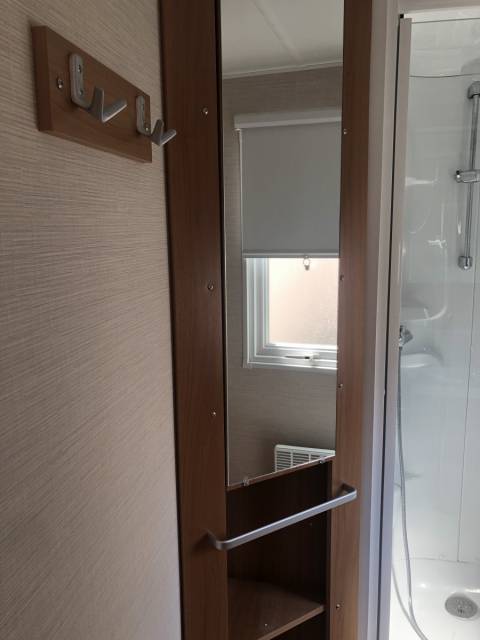 &Eacute;tag&egrave;res salle de bain du mobil home d'occasion IRM Rubis 2008 - 2 chambres