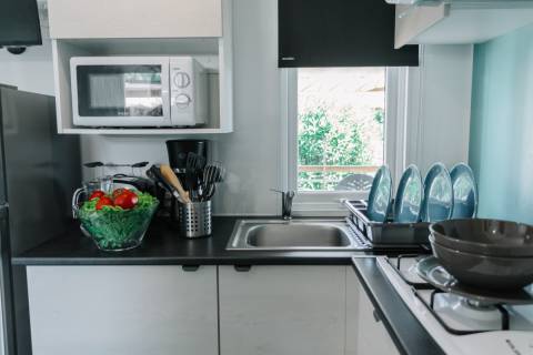 Cuisine du mobil home d'occasion IRM Super Titania 2019 3 chambres install&eacute; en camping