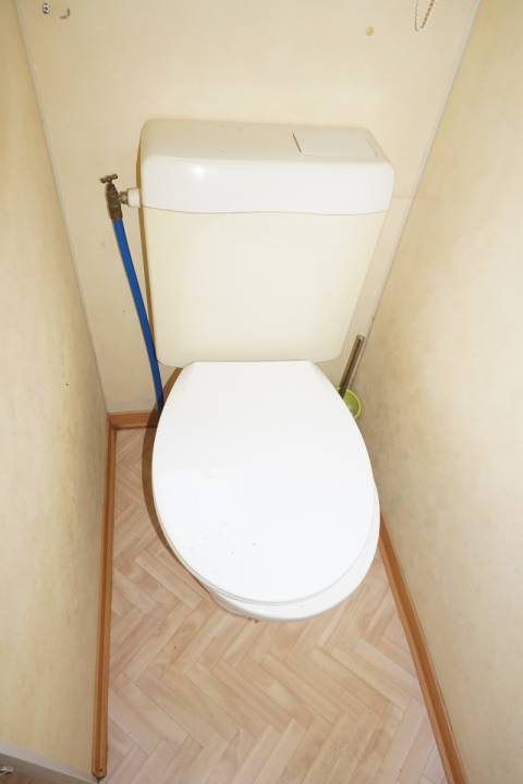 WC ind&eacute;pendant du mobil home d'occasion IRM Pluton 1999