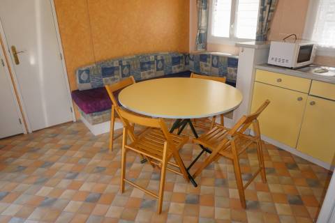 Salle à manger du mobil home occasion 2 chambres Moreva mcl 2002