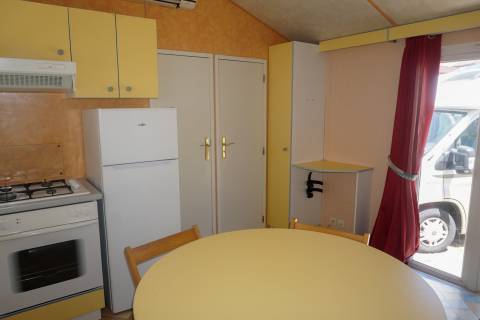 Pièce à vivre du mobil home occasion 2 chambres Moreva mcl 2002