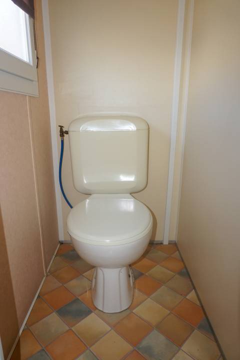WC du mobil home occasion 2 chambres Moreva mcl 2002