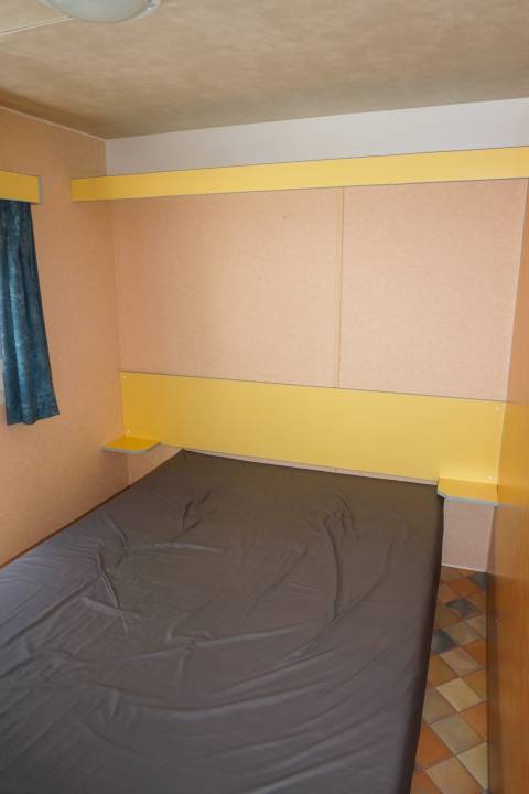 Chambre parentale du mobil home occasion 2 chambres Moreva mcl 2002