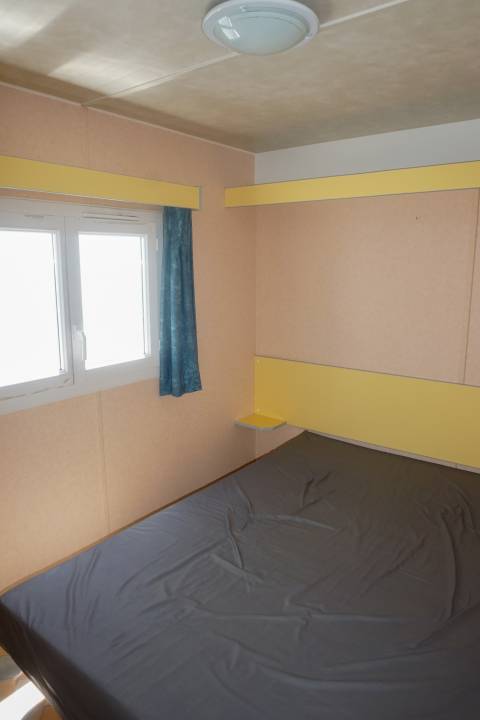 Chambre parentale du mobil home occasion 2 chambres Moreva mcl 2002