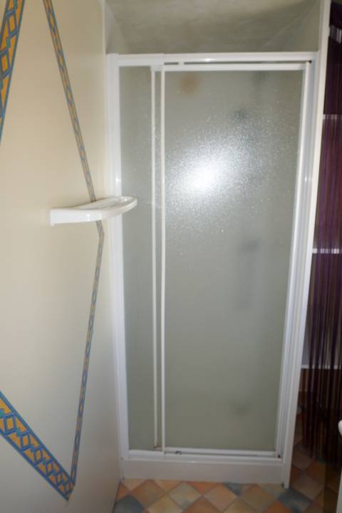 Cabine de douche du mobil home occasion 2 chambres Moreva mcl 2002